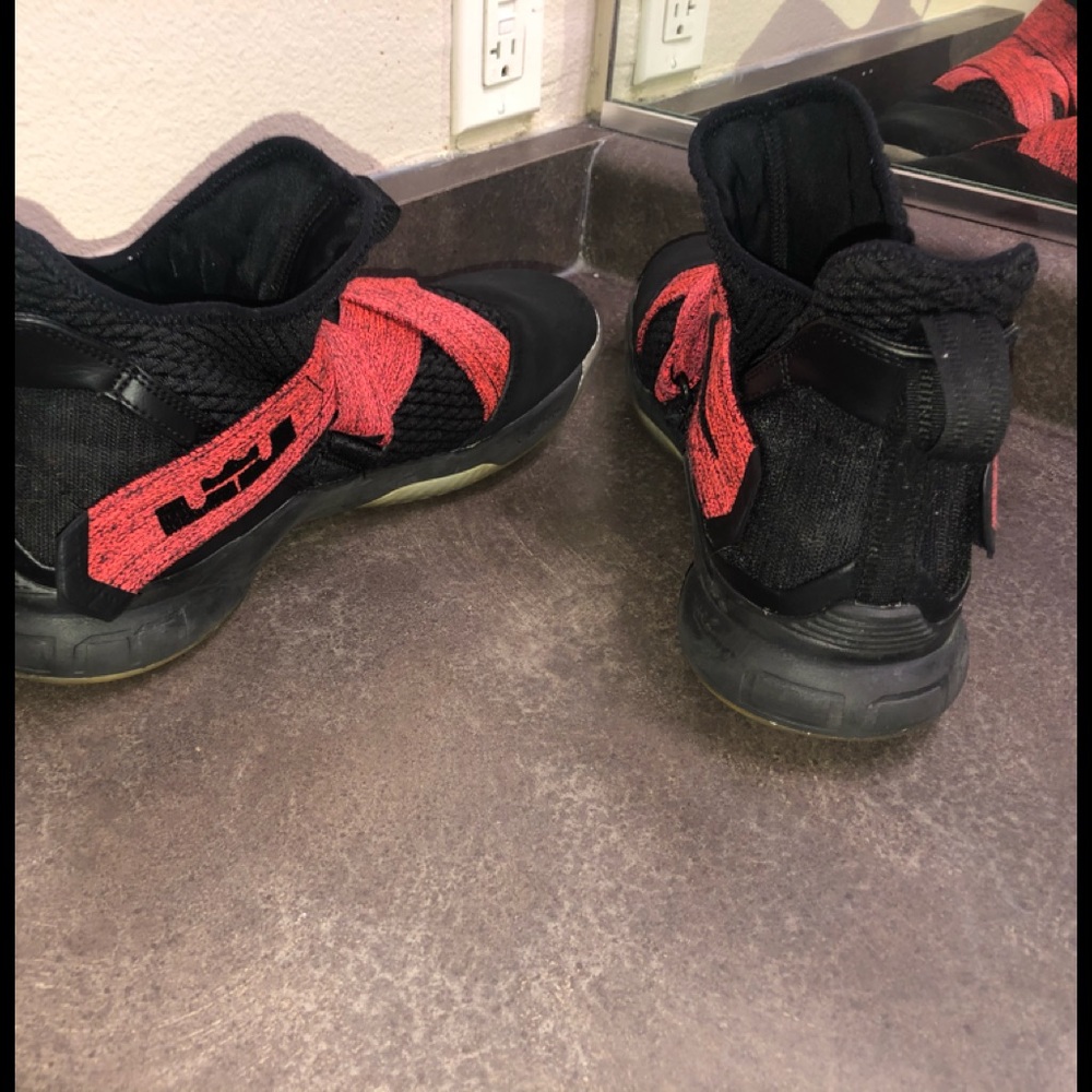 Men’s size 13 Nike’s